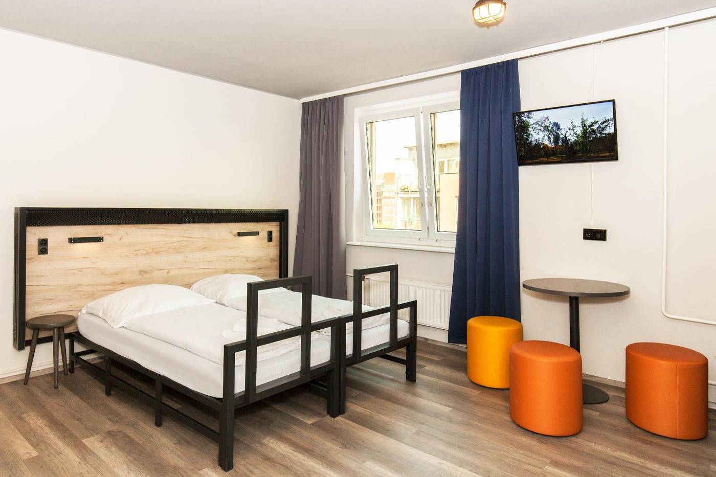 A-O-Koeln-Neumarkt-General-view-16