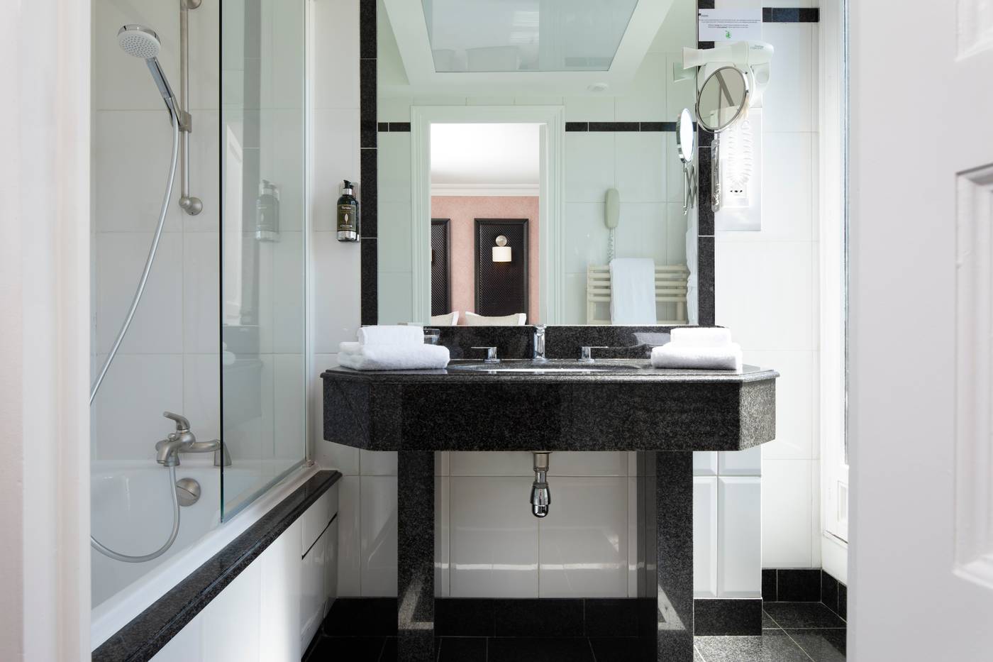 Hotel-Elysees-Regencia-Room-48