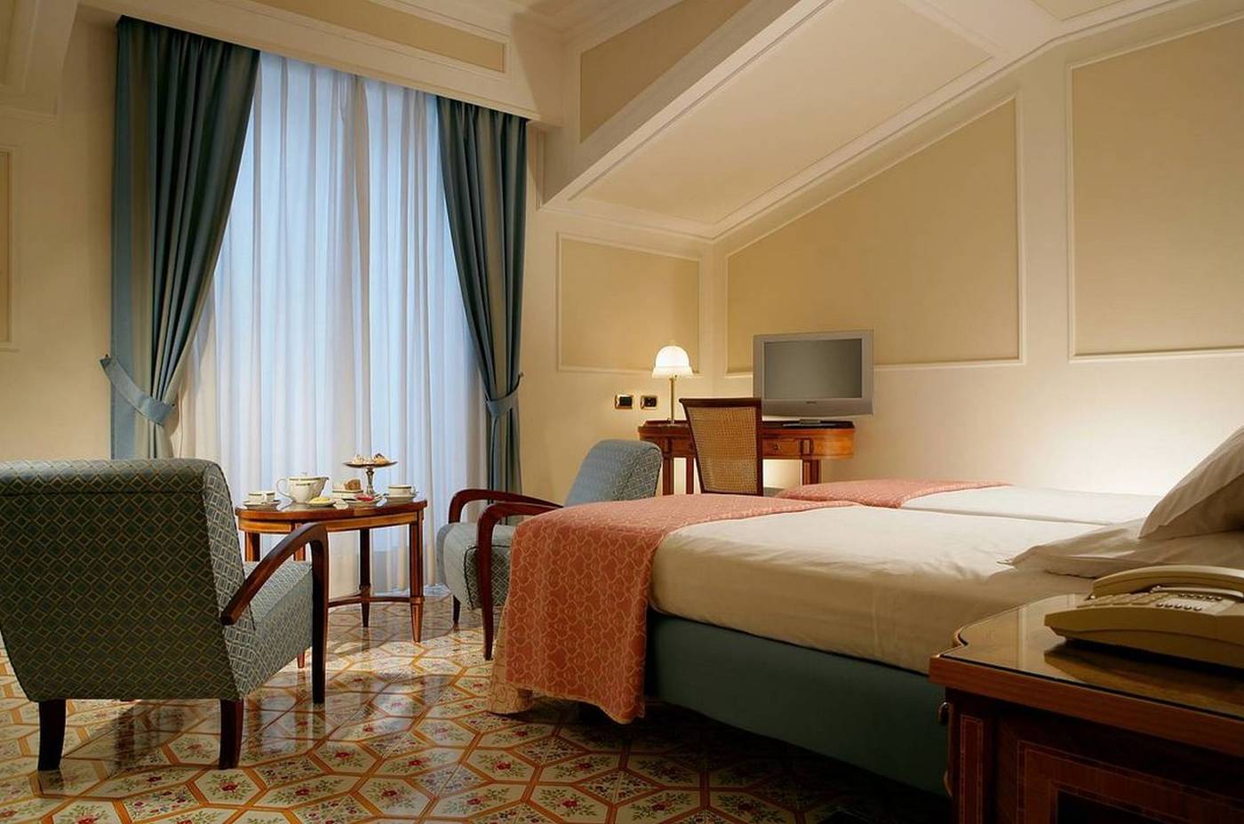 Grand-Hotel-Royal-Room-45