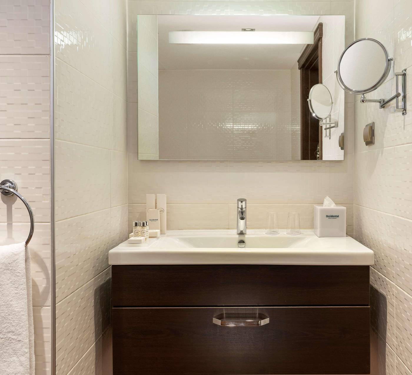 Lares-Park-Hotel-Room-40