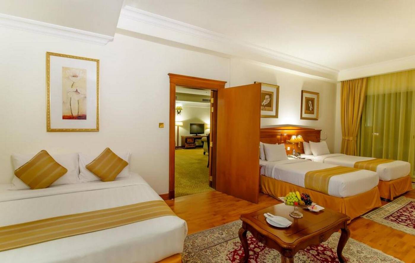 Grand-Excelsior-Bur-Dubai-Room-18