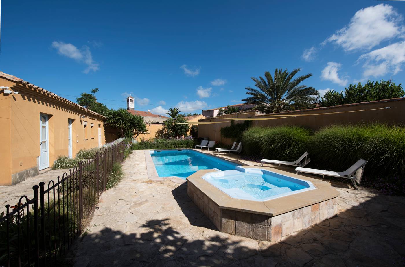 Aquae-Sinis-Albergo-Diffuso-Pool-2