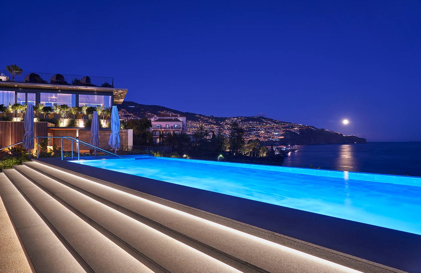 Les-Suites-at-The-Cliff-Bay-Pool-2