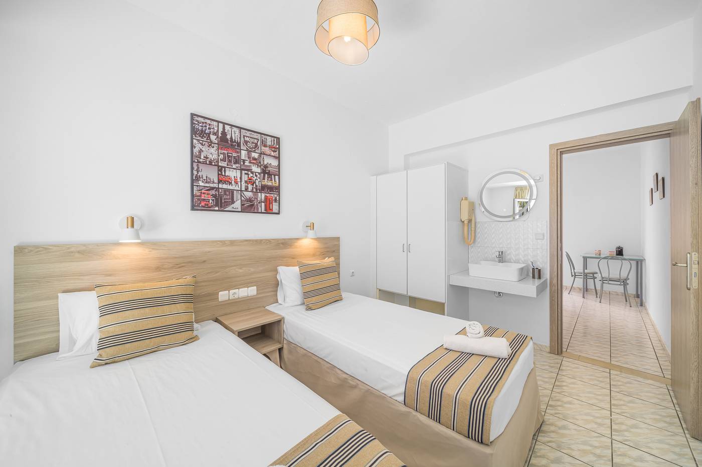 Happy-Days-Studios-Room-22