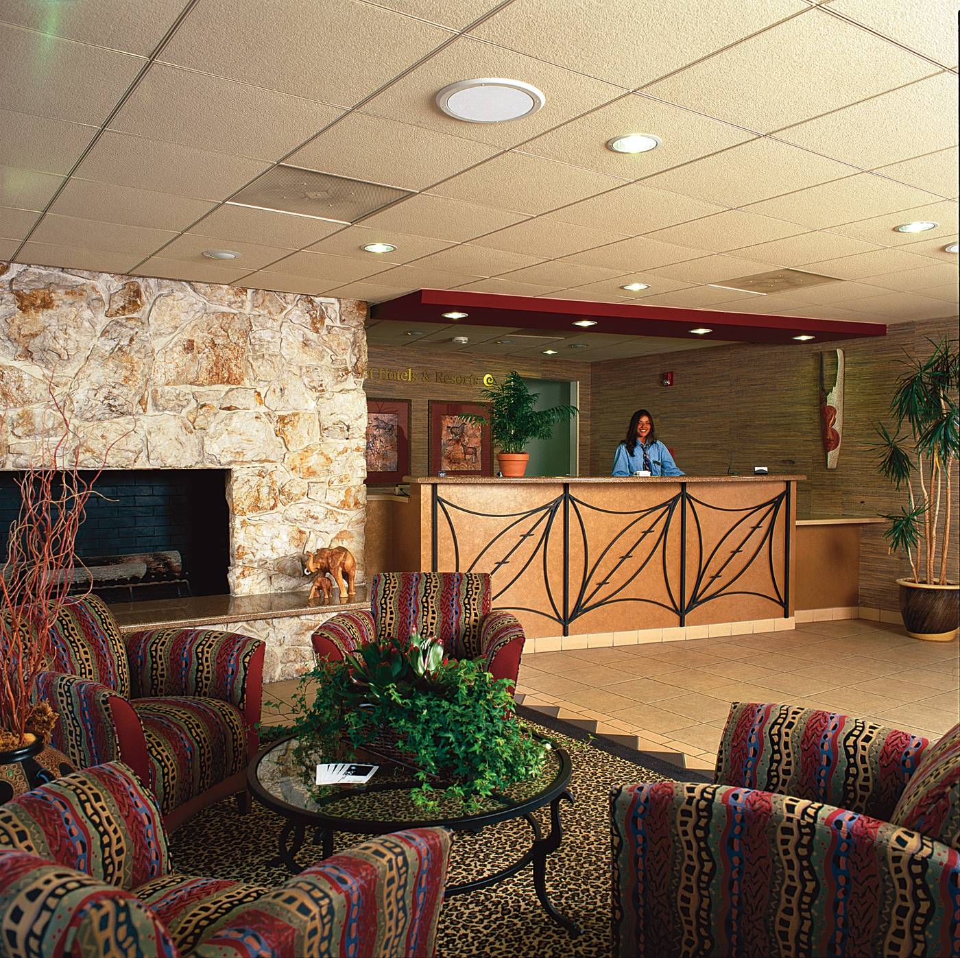 Safari-Inn-Lobby-5