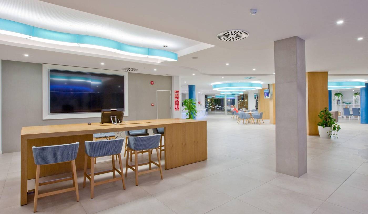 Marvell-Club-Hotel---Apartments-Lobby-42