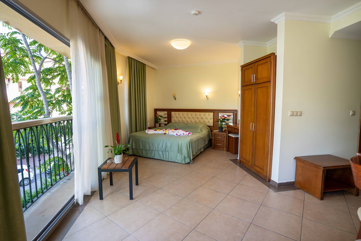 Club-Karakas-Room-40