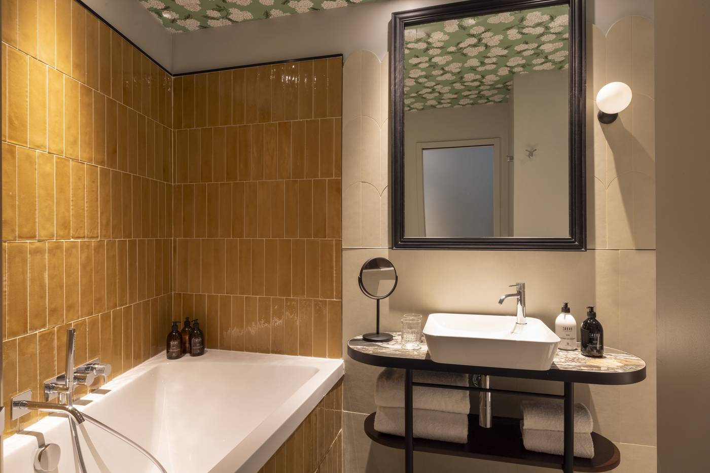 Hotel-L-de-Lutece-Room-36