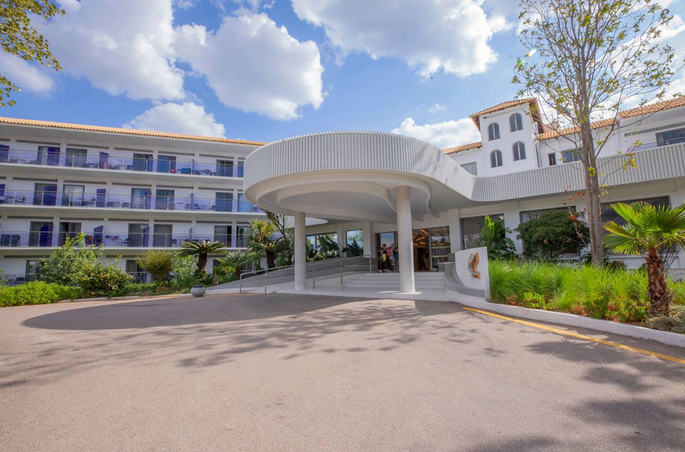 Golden-Coast-Hotel-and-Bungalows-General-view-1