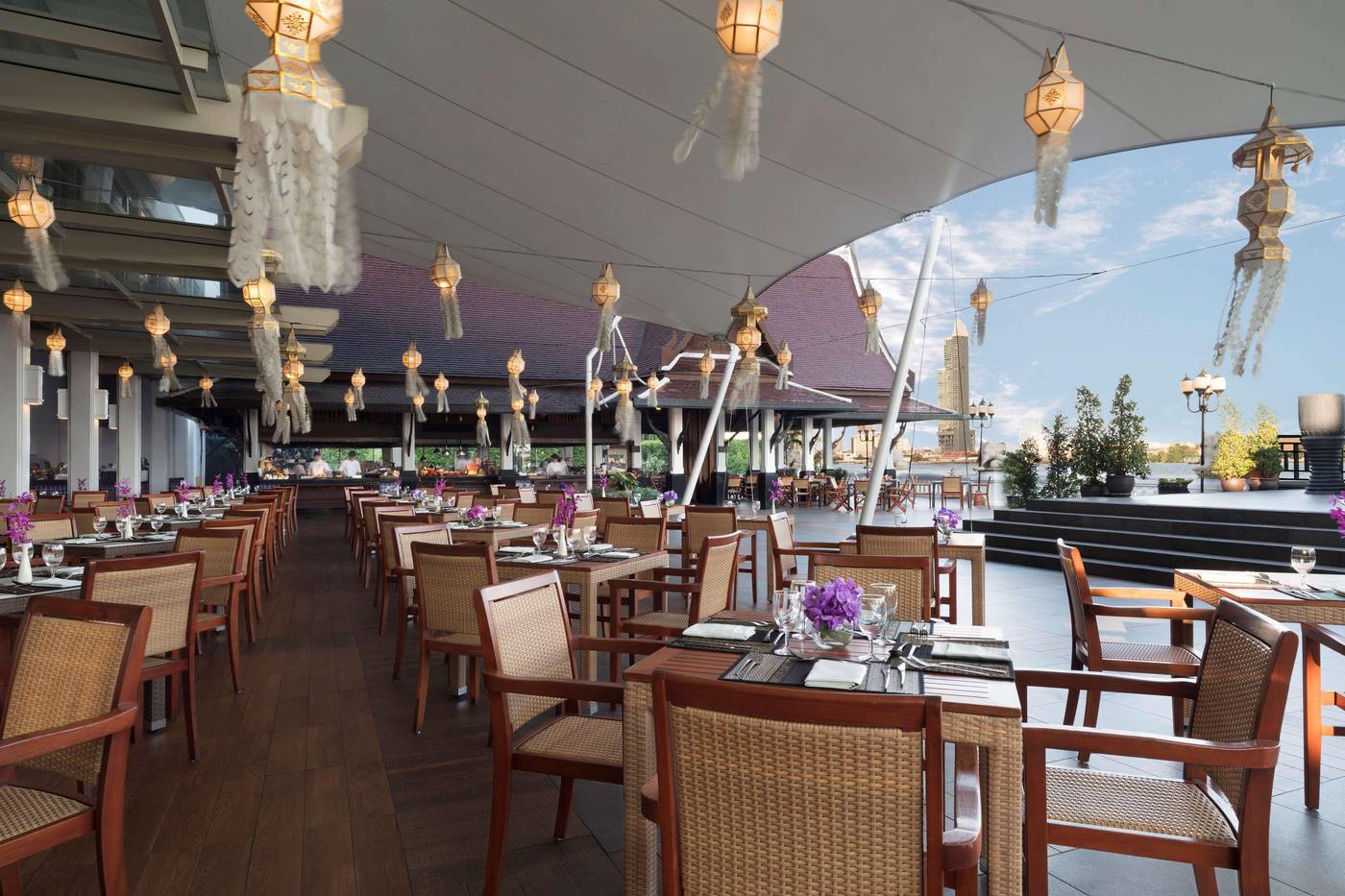 Anantara-Riverside-Bangkok-Restaurant-37