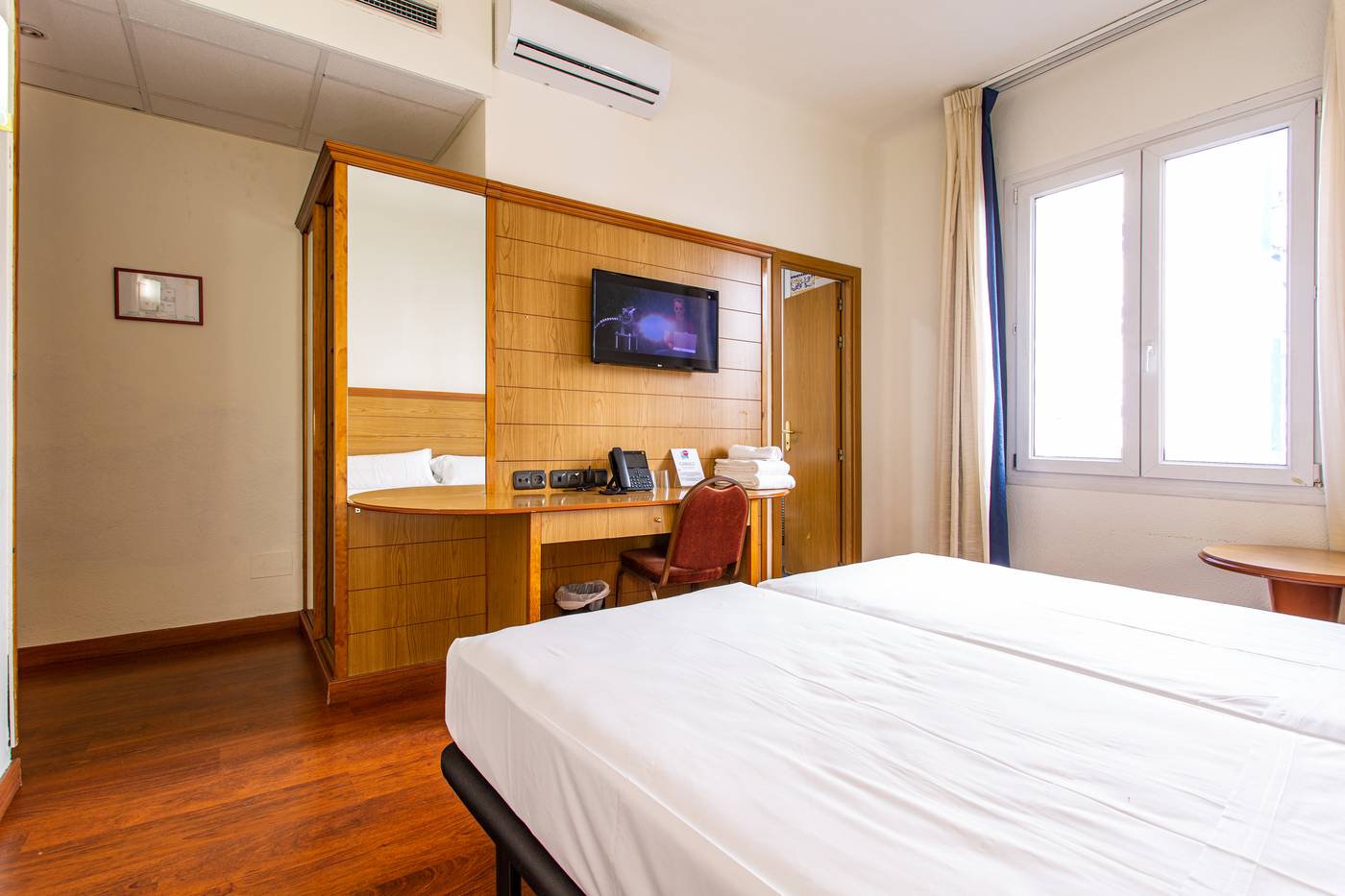 Aquaria-Negresco-Room-13