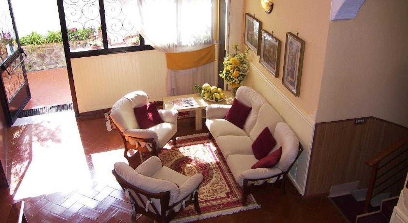 Villa-Fiorita-Lobby-32