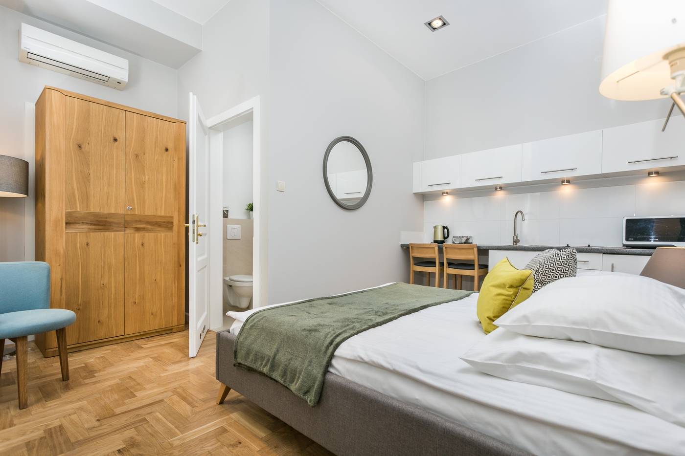 Venetian-House-Market-Square-Aparthotel-Room-25