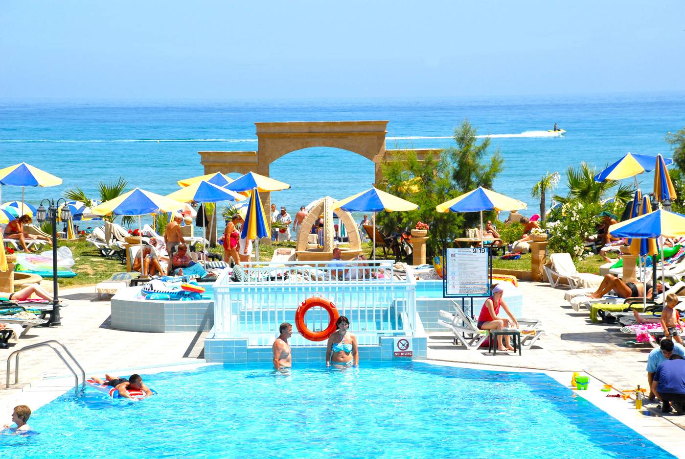 Zante-Maris-Pool-7