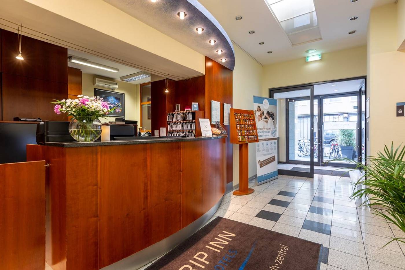 Trip-Inn-Hotel-Conti-Lobby-2