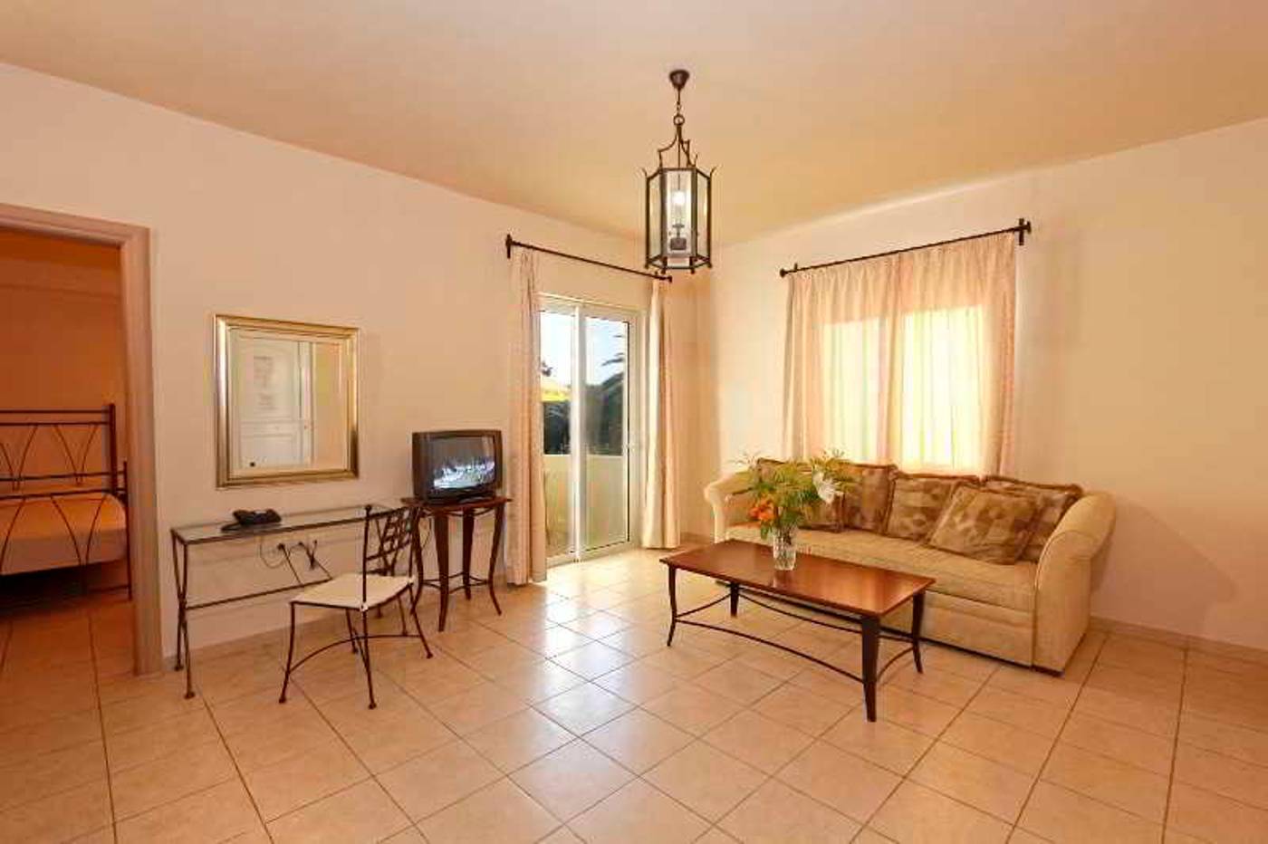 Lambrinos-Suites-Room-14