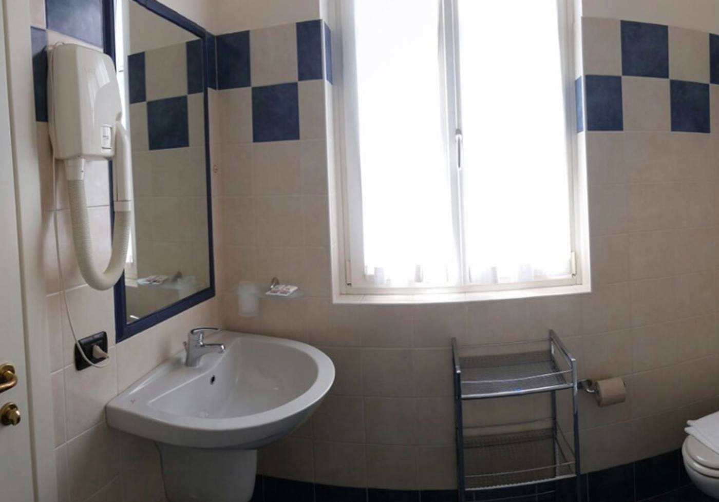 Lario-Italy-Mezzegra CO-Room-7