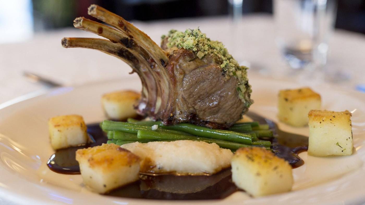 Cobo-Bay-Hotel-Restaurant-28