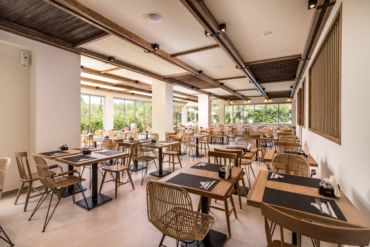 Matala-Bay-Restaurant-38