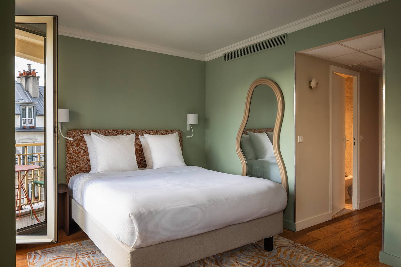 Royal-Garden-Champs-Elysees-Room-32