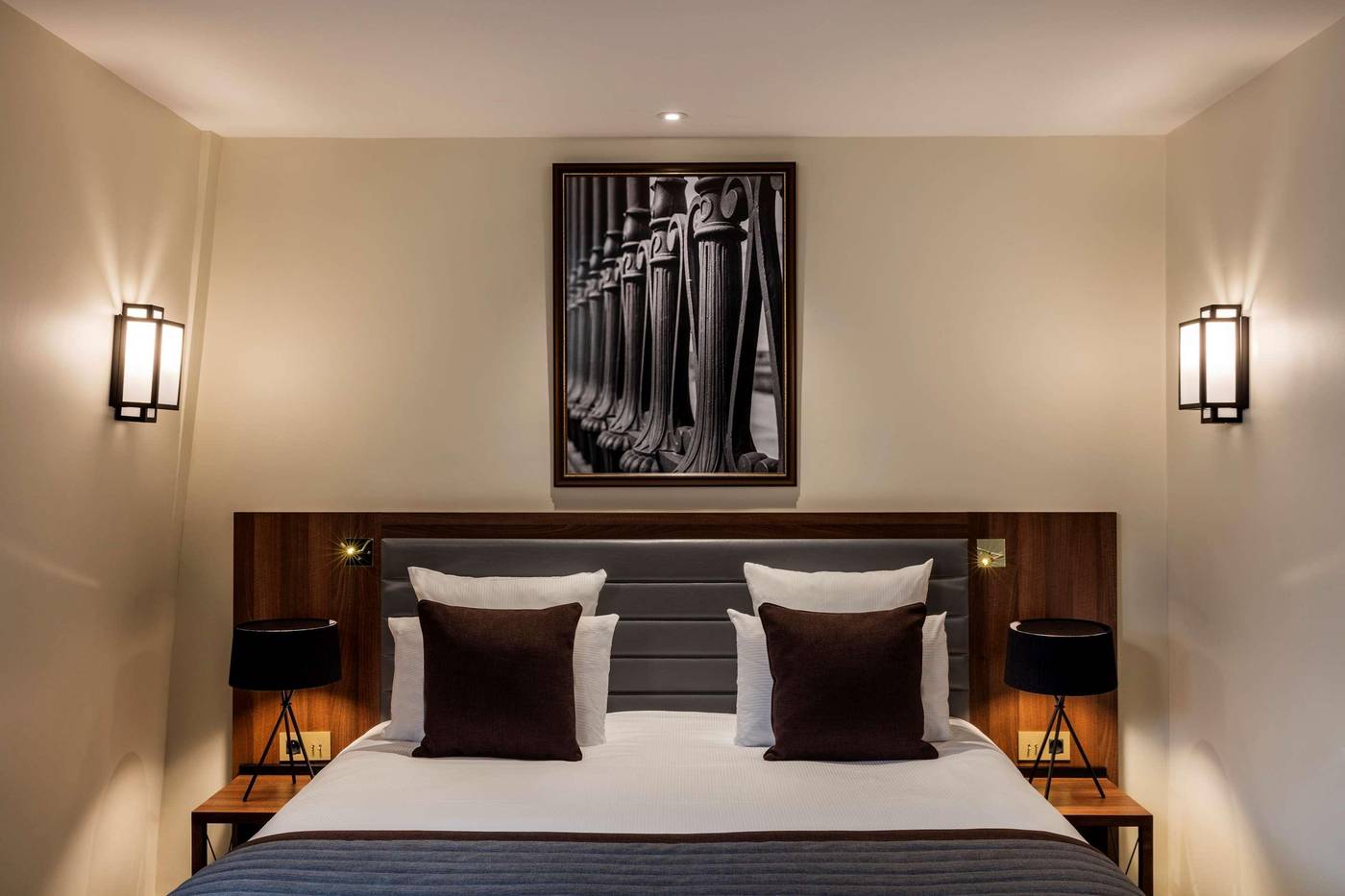 Hotel-Mayflower-Opera-Room-33