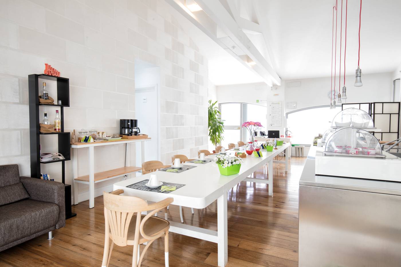 iRooms-Forum---Colosseum-Lobby-3