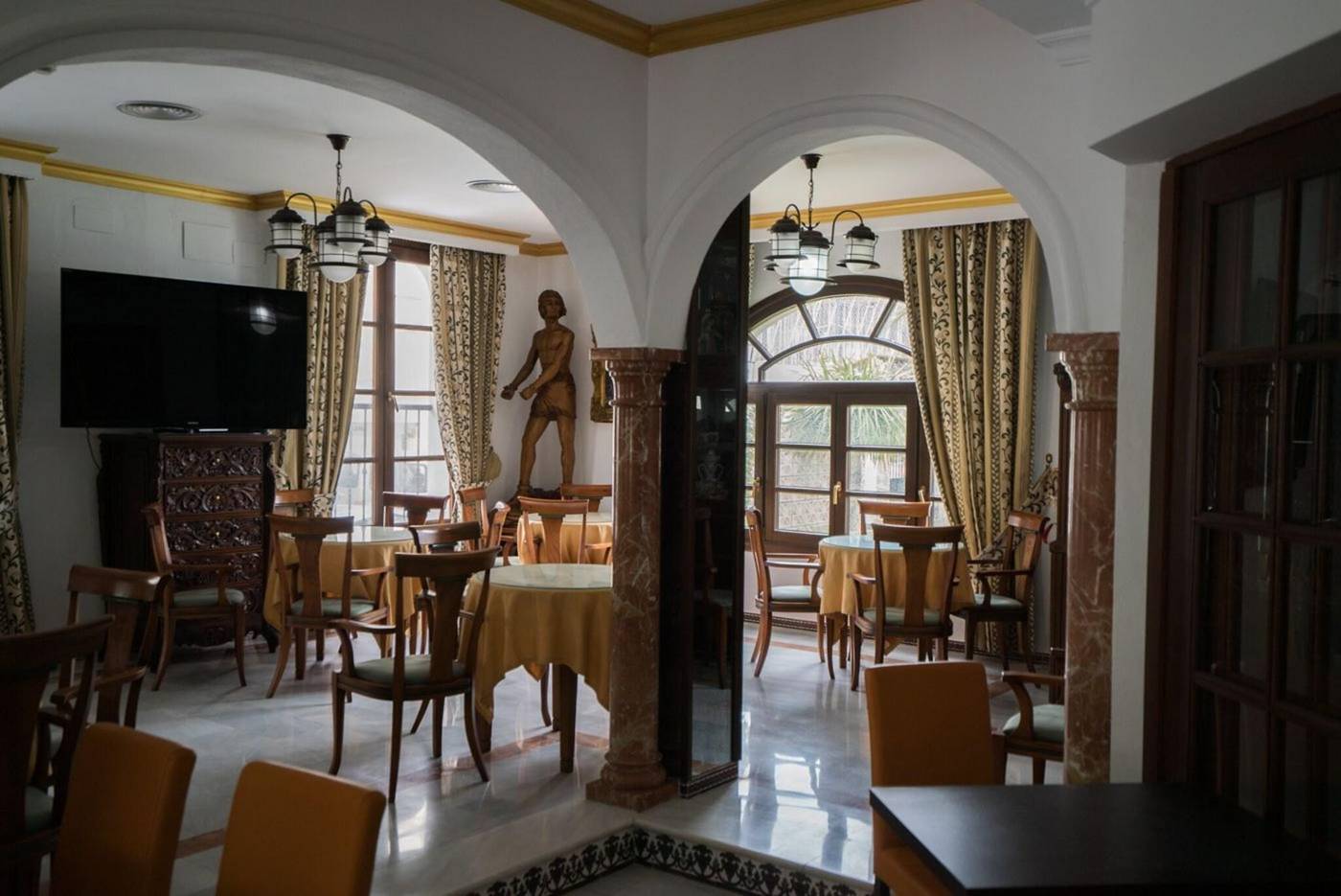 Hotel-Pozo-Del-Duque-Lobby-16