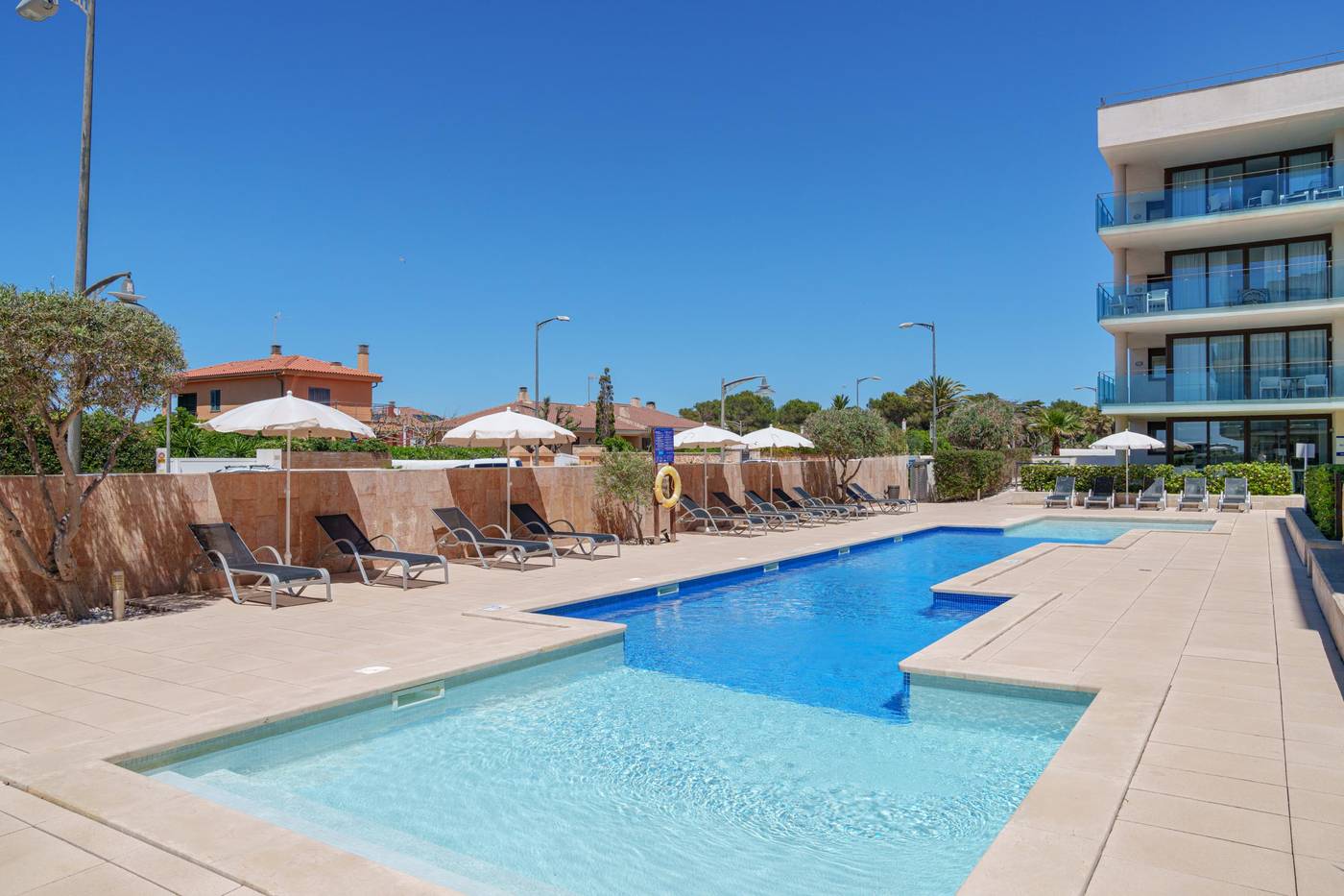 Caprice-Skyline-Aparthotel-Pool-4