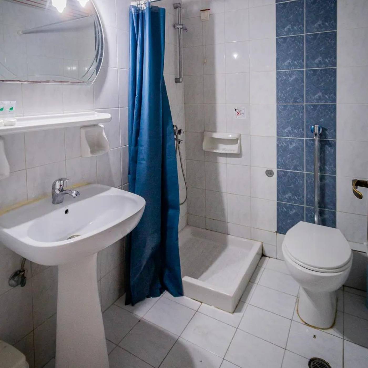 Perkes-Hotel-Room-20