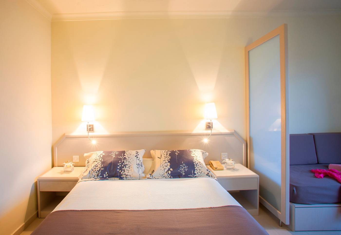 Louis-Imperial-Beach-Room-34