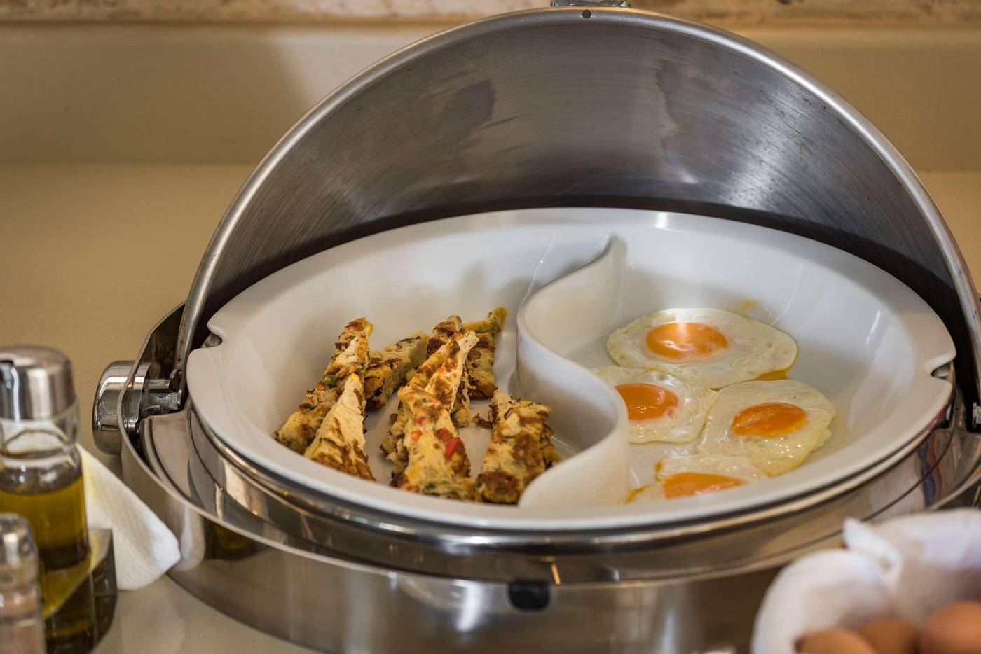 Elotis-Suites-Restaurant-56