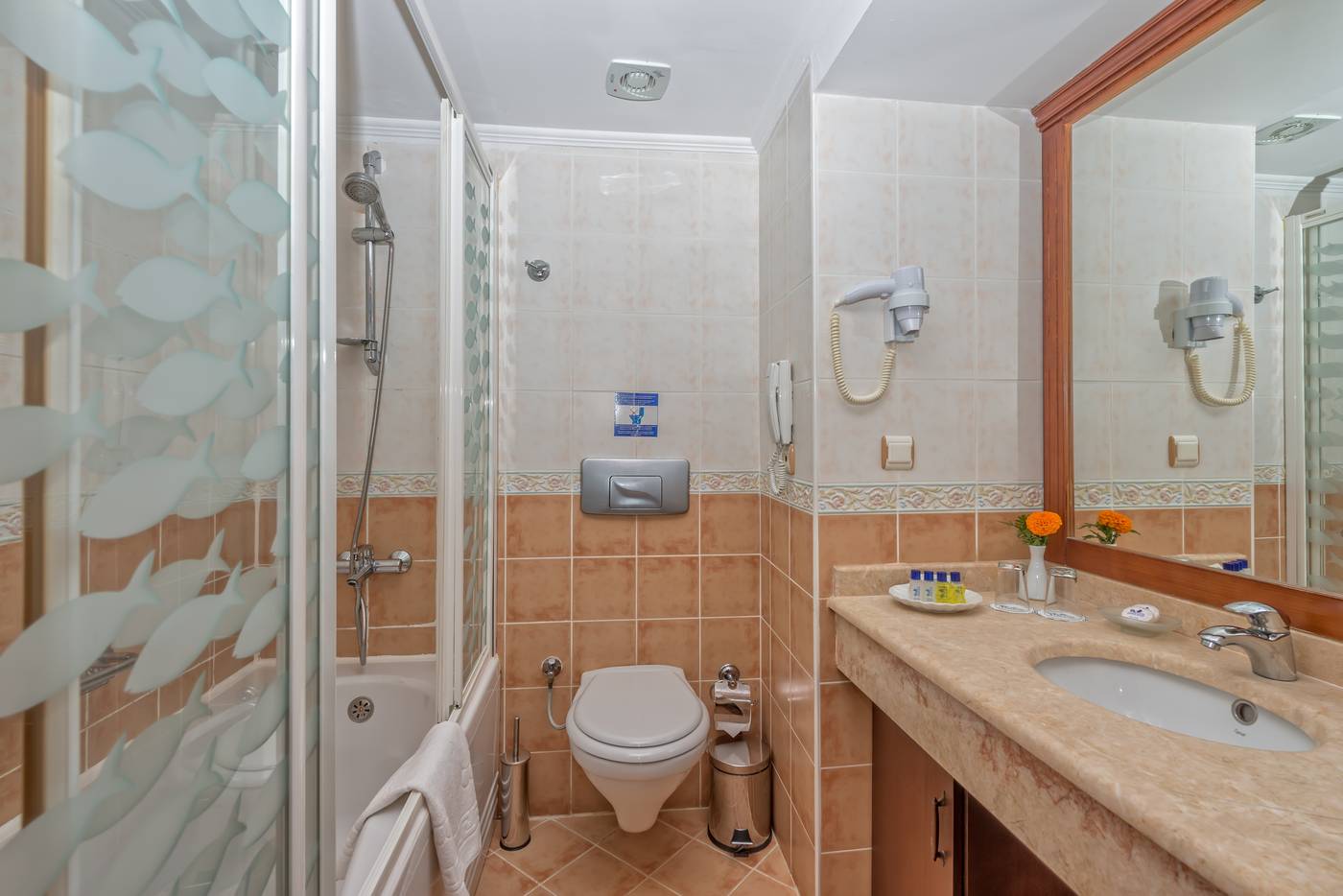 Royal-Atlantis-Beach-Room-21