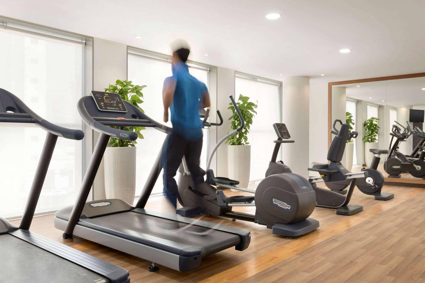 Wyndham-Dubai-Marina-Sports-and-Entertainment-65