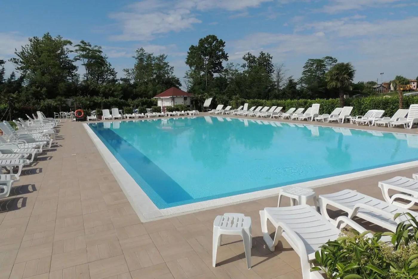 Country-House-Country-Club-Pool-16