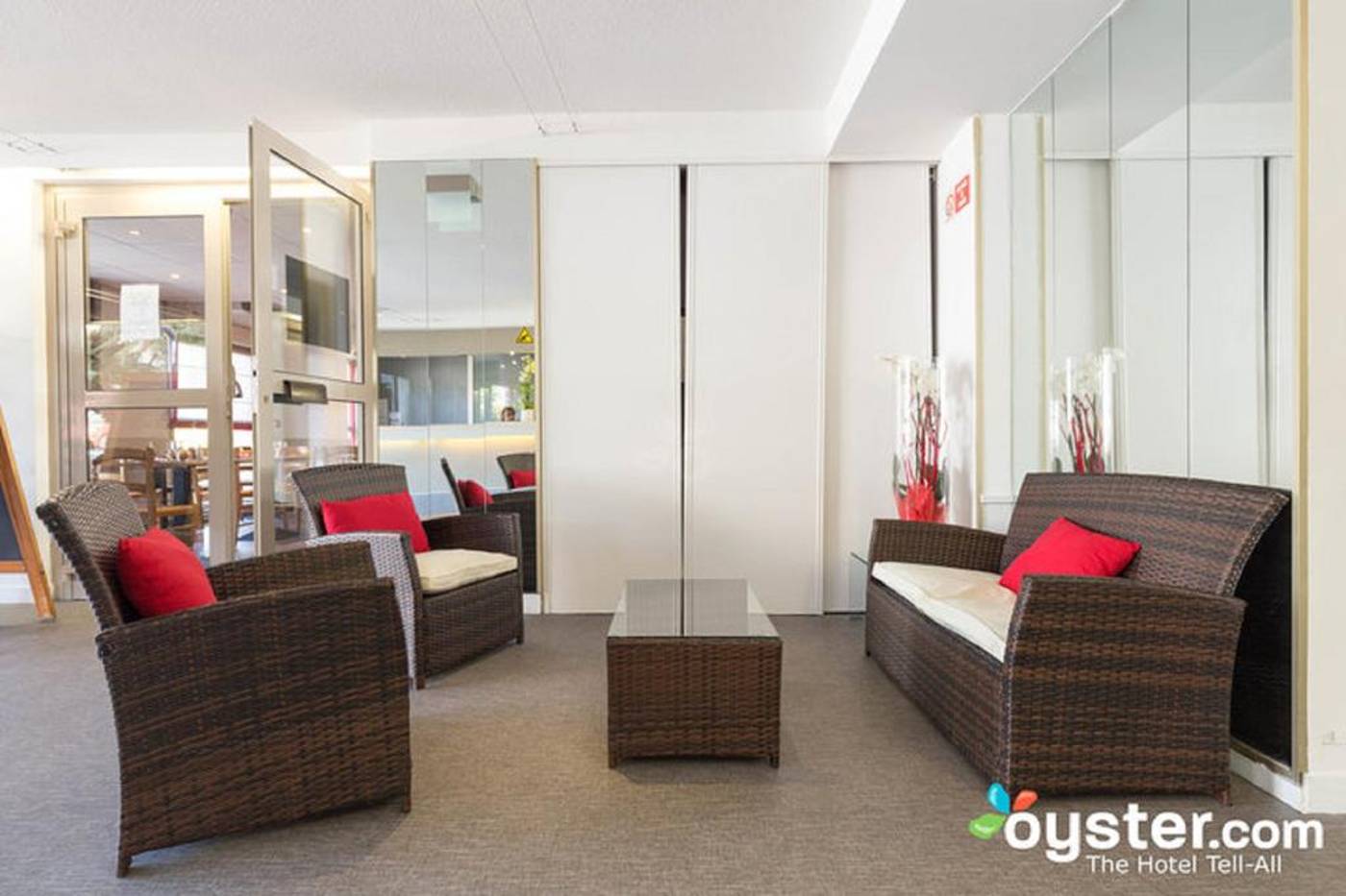 Kyriad-Nice-Ouest-Stade-Saint-Isidore-Lobby-25