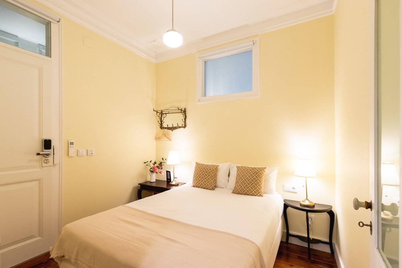 1898-Home---Suites-Room-18