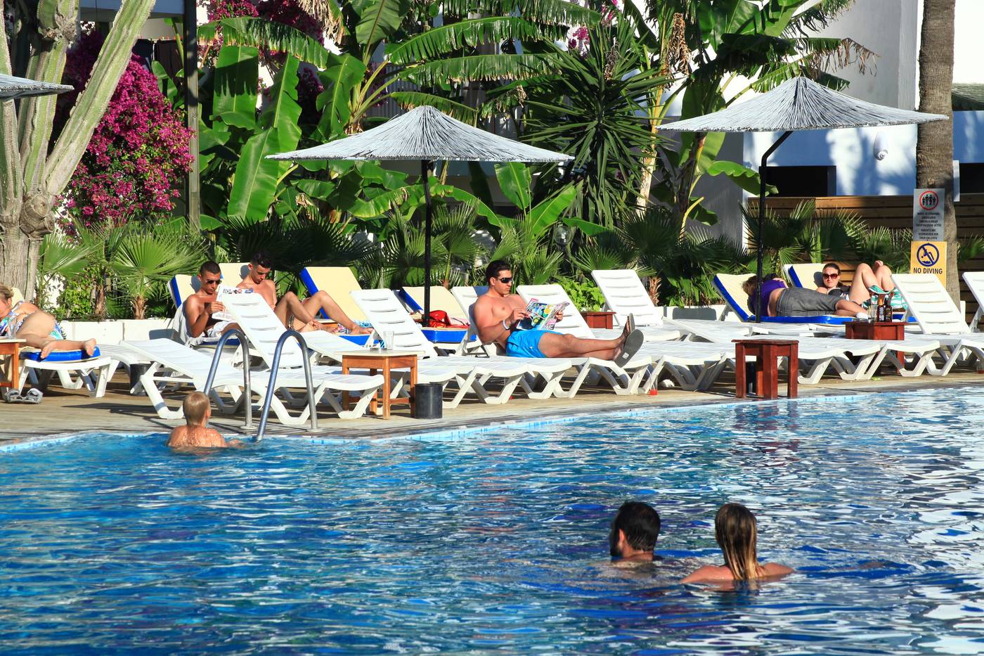 Parkim-Ayaz-Hotel-Pool-3