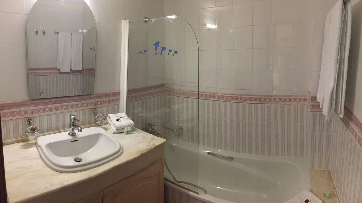 Hotel-La-Romarine-Room-21