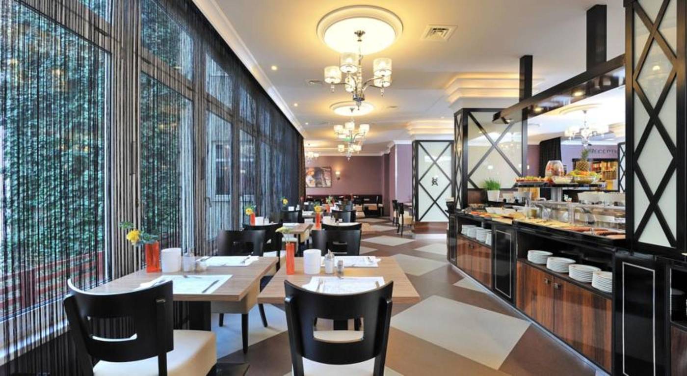 Carlton-Hotel-Buda-Castle-Restaurant-13