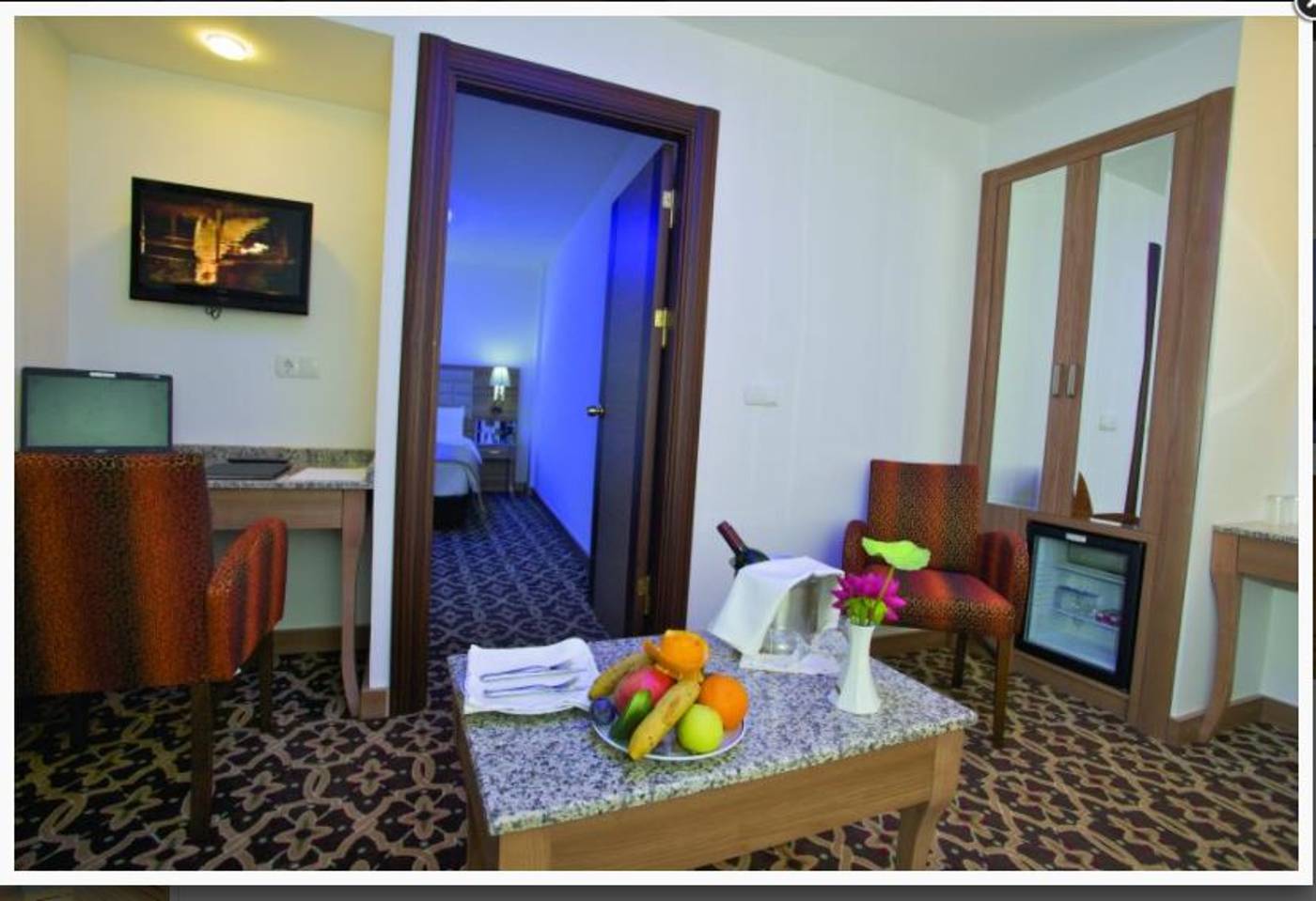 The-City-Hotel-Lobby-3