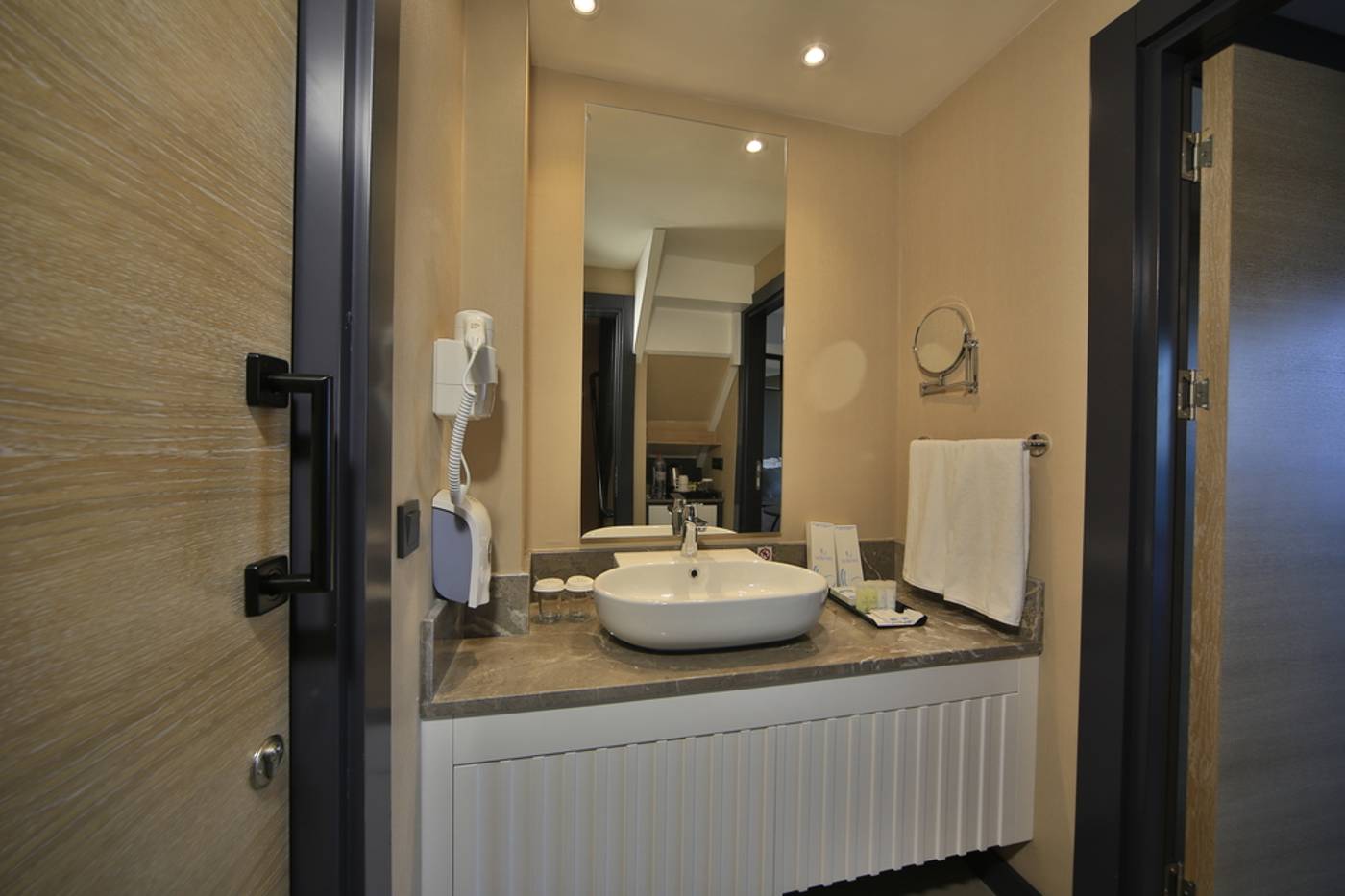 Long-Beach-Resort-Hotel---Spa-Deluxe-Room-43