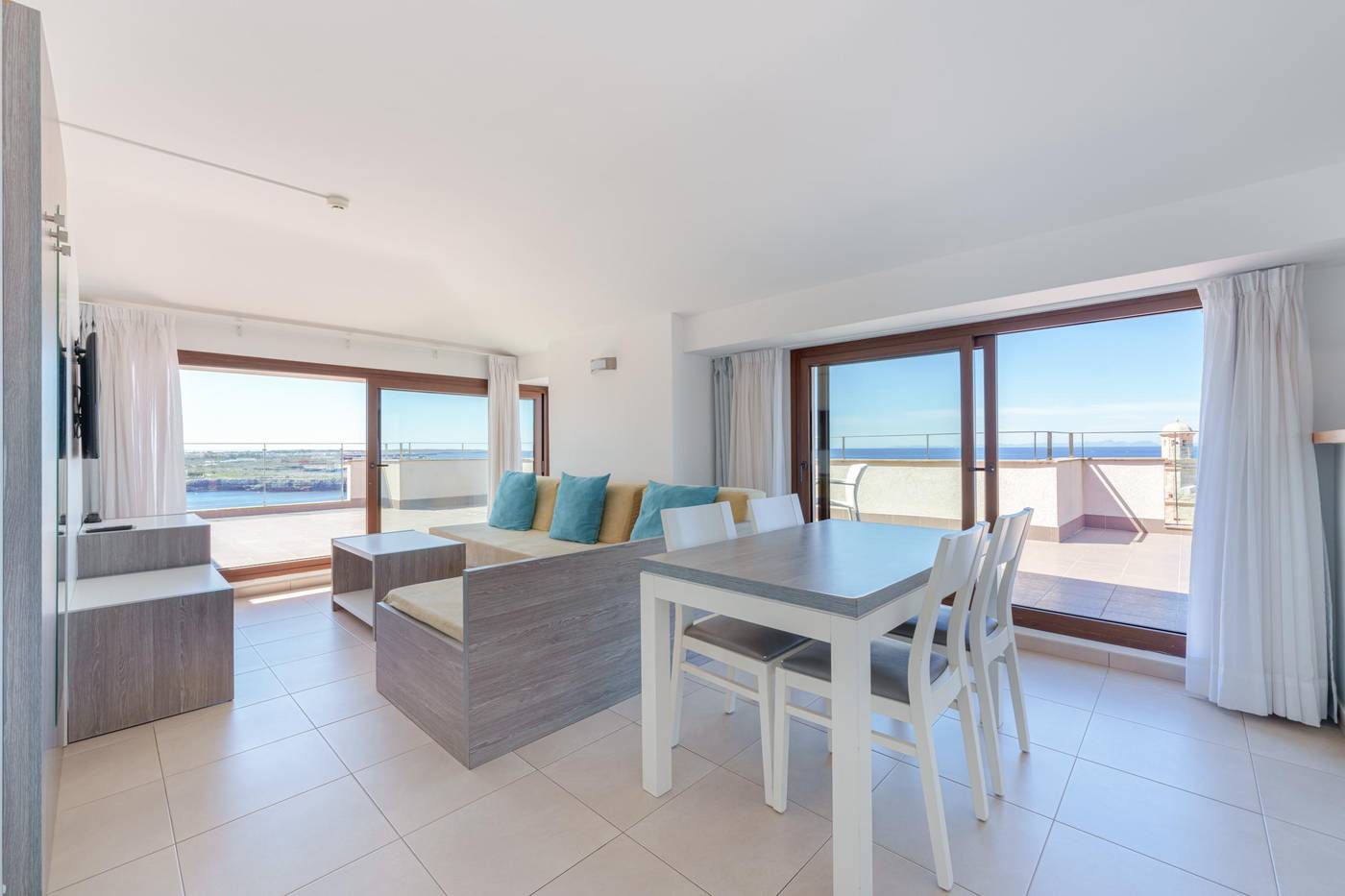 Caprice-Skyline-Aparthotel-Room-32