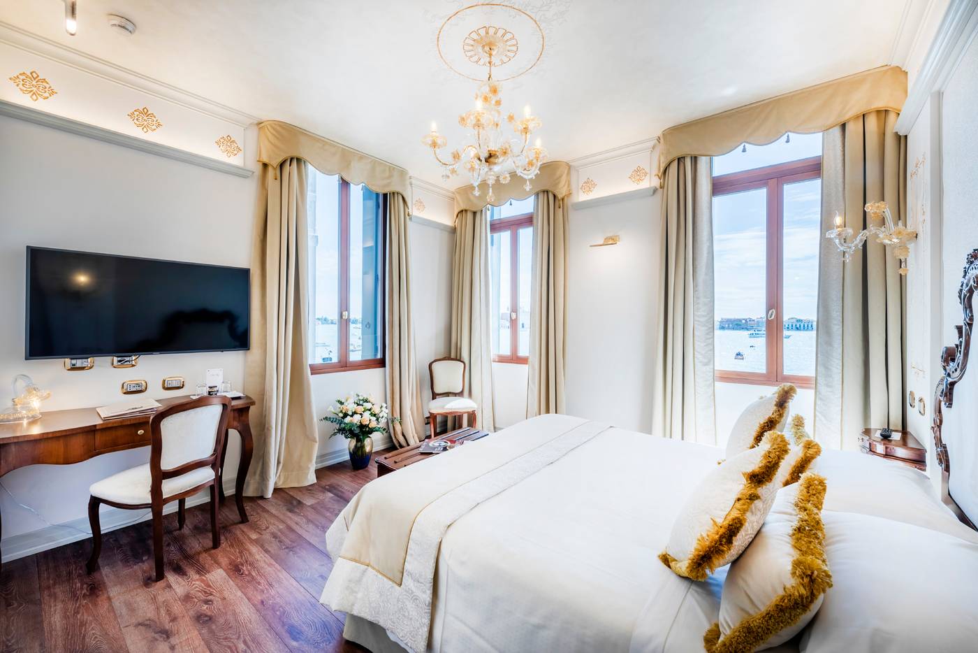 Monaco-and-Grand-Canal-Room-16