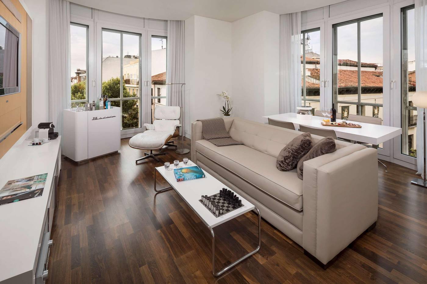 ME-Madrid-Reina-Victoria-Room-12