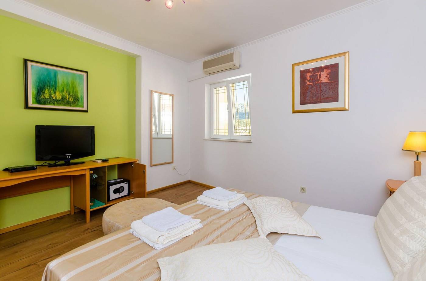 Apartments---Rooms-V-M-Room-34