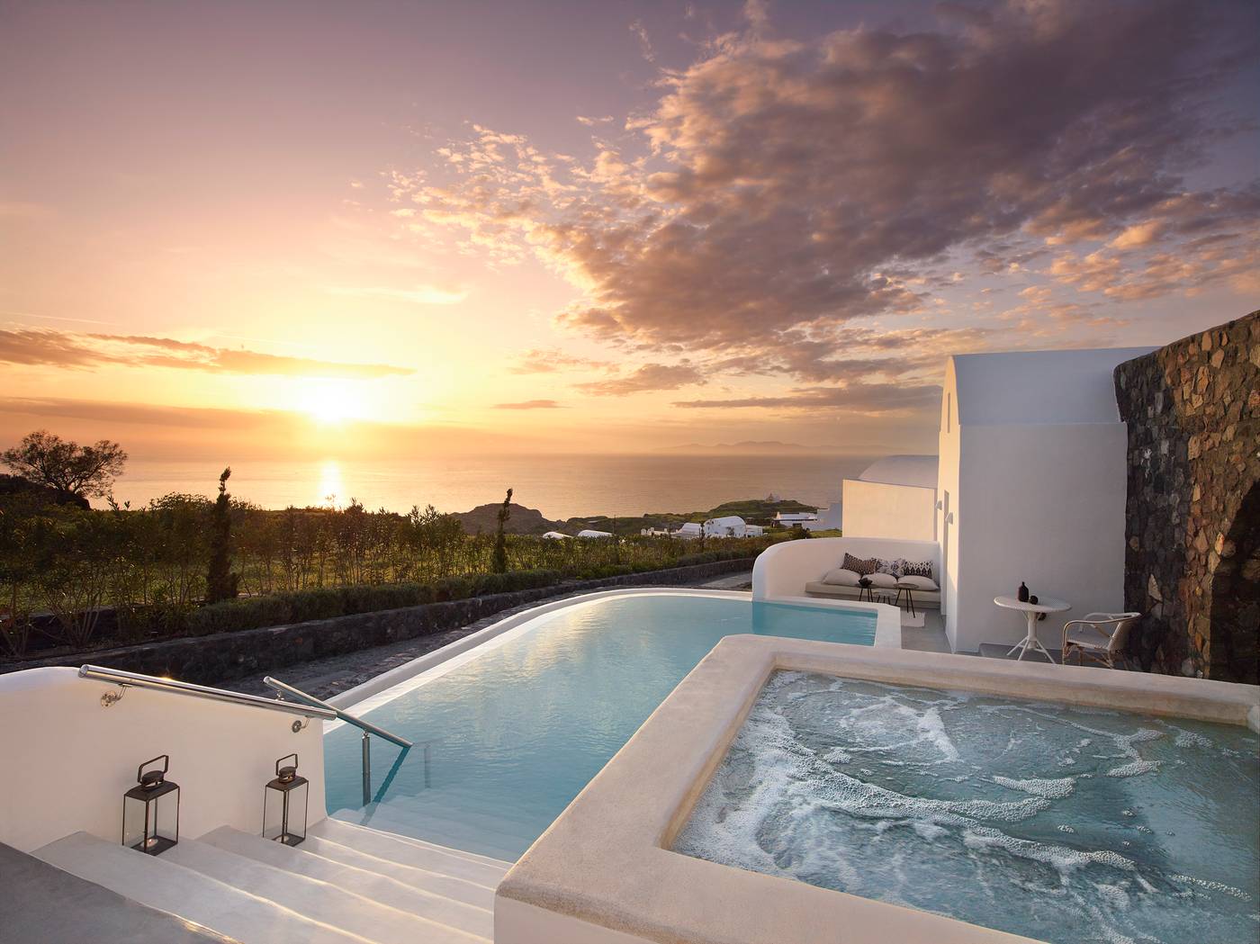 Santo-Maris-Oia--Luxury-Suites---Spa-Room-17