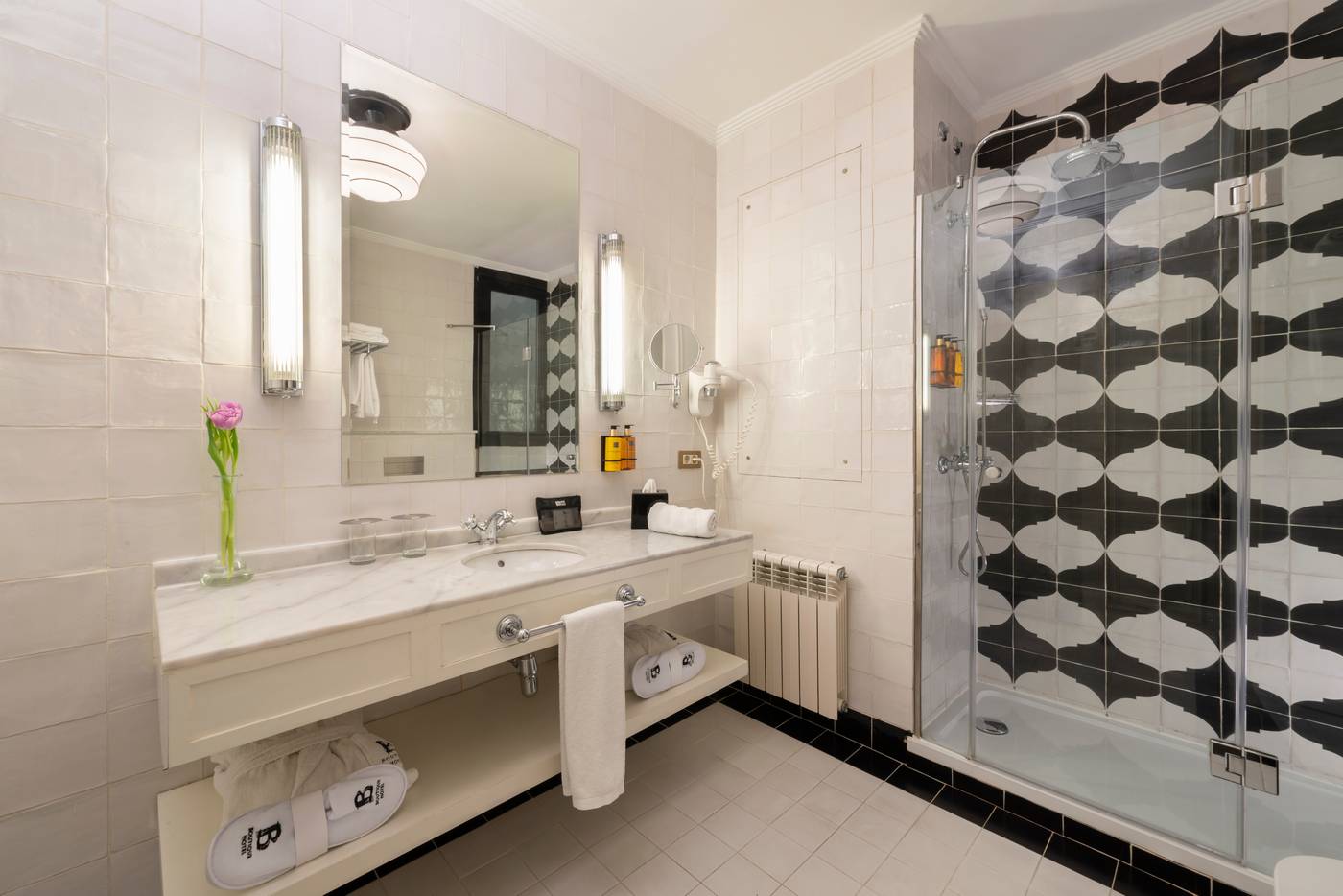 H10-Villa-de-la-Reina-Room-40