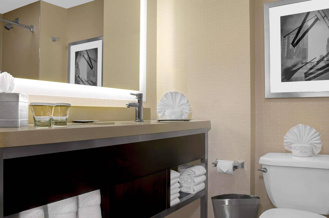 Hilton-New-York-Times-Square-Room-49