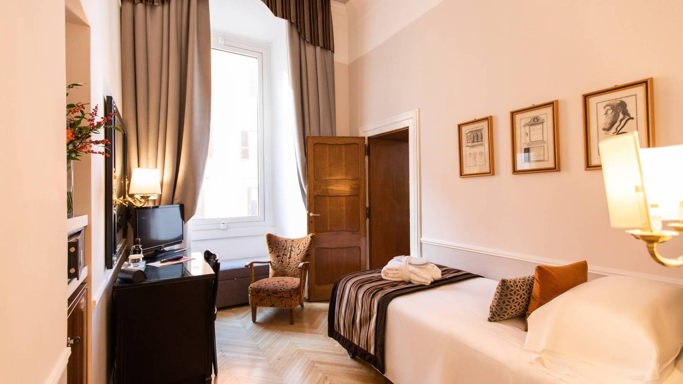 Bettoja-Hotel-Massimo-d-Azeglio-Room-16