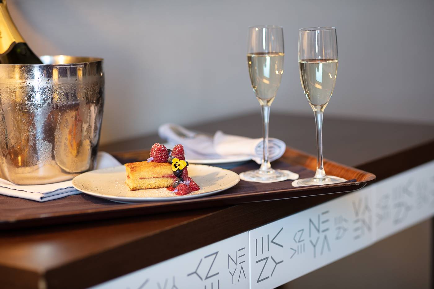 Neya-Lisboa-Hotel-Room-17